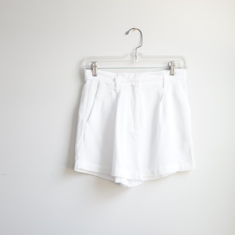 Highwaisted White Shorts